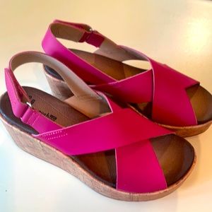 Clark’s Fushia wedge sandal